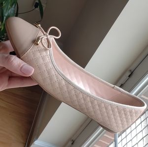 Nude flat